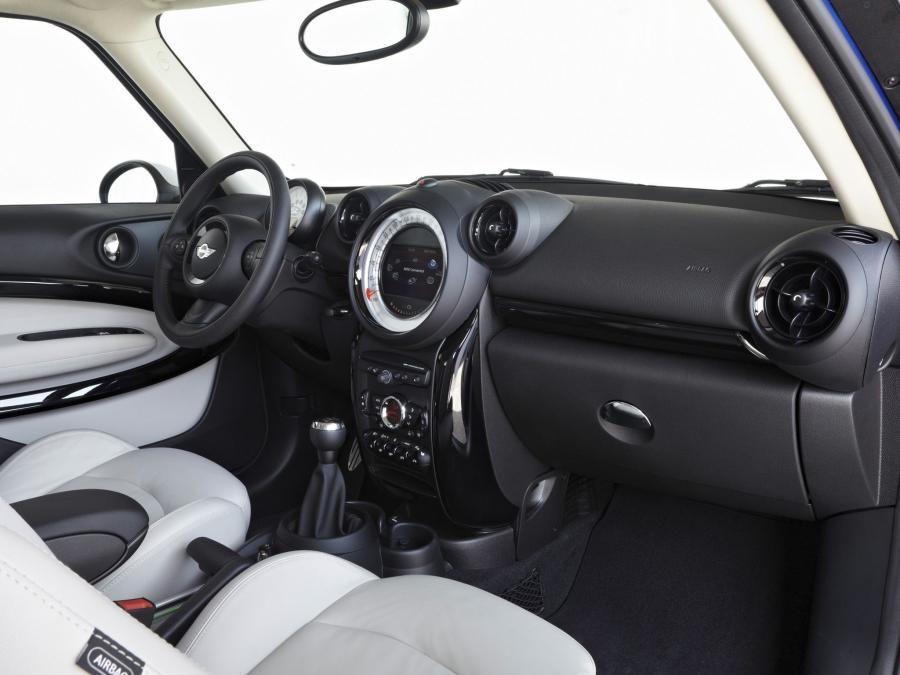  Mini Cooper S Paceman All4 2013 года  (фото 16 из 30)